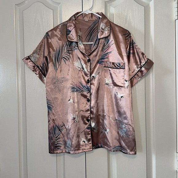 Woman’s Floral Satin Pajama Set  top and shorts size Large Peach color - Picture 2 of 16